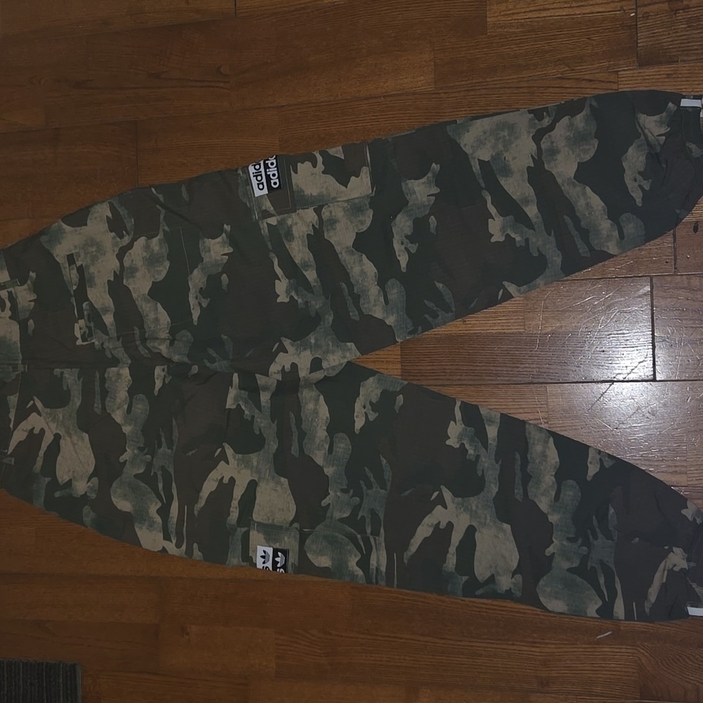 NWT Adidas Camouflage Cargo Track Pants Size XS - Picture 7 of 8